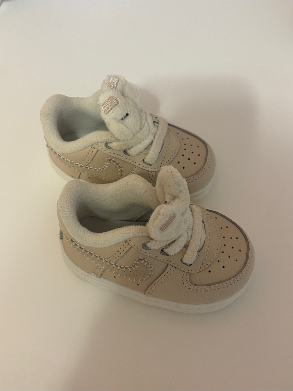 Nike Kids Tan Low-Top Sneakers with Plush Tongue